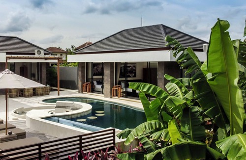 Pengosekan Villa | Modern 3-bedroom villa with pool between rice paddies and jungle