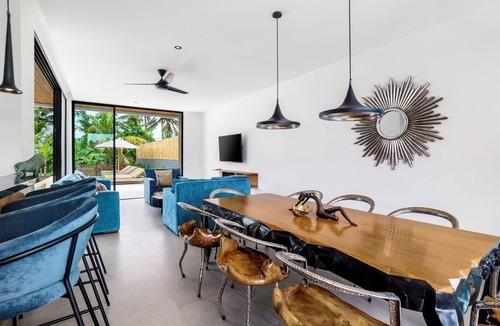 Pengosekan Villa | Modern 3-bedroom villa with pool between rice paddies and jungle