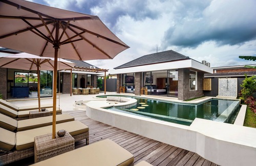 Pengosekan Villa | Modern 3-bedroom villa with pool between rice paddies and jungle