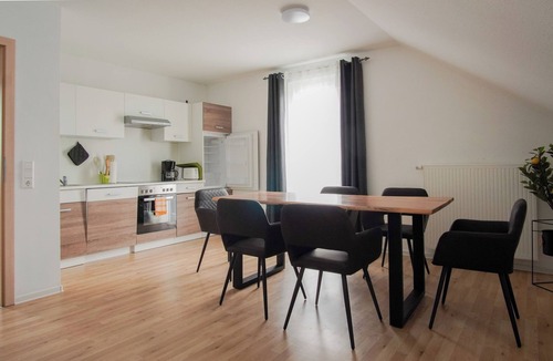 Jebenhausen Apartment | Modern 3-room top floor apartment with sauna & fitness