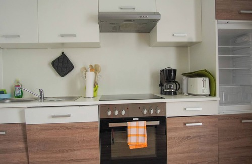 Jebenhausen Apartment | Modern 3-room top floor apartment with sauna & fitness