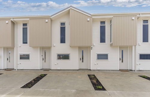 Dunedin City Centre Apartment | Modern 3-Story Inner-City Sanctuary