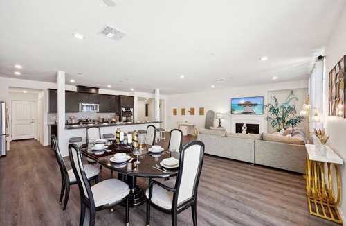 Sun City House | Modern 3000 sqft, Gated Yard, Garage, 5BR/3.5BTH