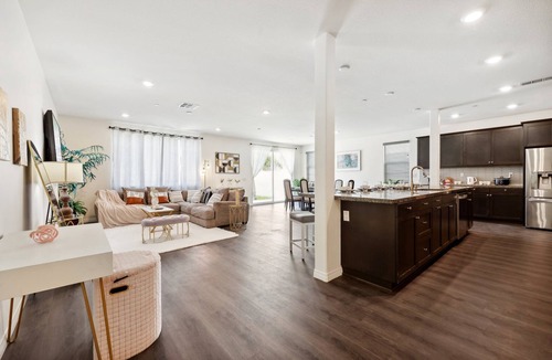 Sun City House | Modern 3000 sqft, Gated Yard, Garage, 5BR/3.5BTH