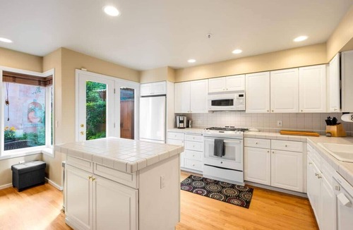 West Queen Anne House | Modern 3BD Home in Queen Anne