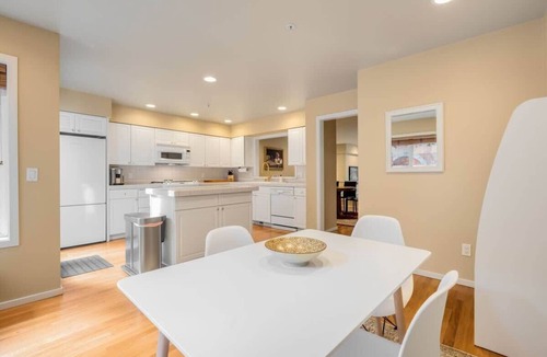 West Queen Anne House | Modern 3BD Home in Queen Anne