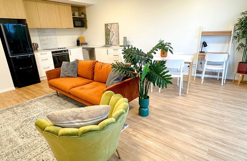 Paraparaumu Beach Apartment | Modern 3Bdr/2bath Apartment ~beach ~golf ~shops