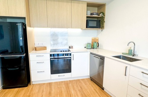 Paraparaumu Beach Apartment | Modern 3Bdr/2bath Apartment ~beach ~golf ~shops