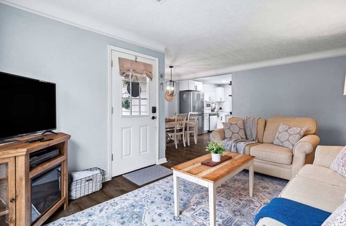 Parma Heights House | Modern 3Bed Home Near CLE With Private Backyard