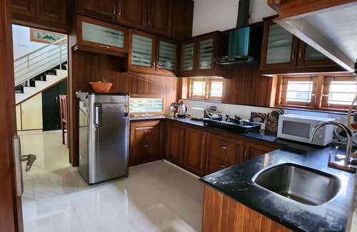 Maradu House | Modern 3BHK Fully furnished house with AC in master bedroom, hot water, inverter