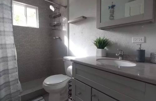 St. John's House | Modern 3BR/3BA Prime location for families or groups. 5mins to Beach & Shopping