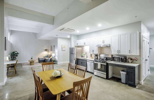 Downtown Cincinnati Apartment | Modern 3BR Apt at Textile | CozySuites