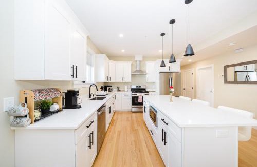 West Codman Hill - West Lower Mills Apartment | Modern 3BR Boston - Prime World Cup 2026 Location - Near Franklin Park 60-2