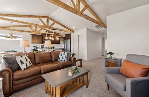 Caldwell House | Modern 3BR Caldwell Getaway w/Patio & Mountain Views | Sleeps 10