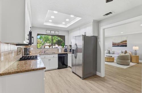 Dublin House | Modern 3BR Dublin - Office, Laundry & Private Yard