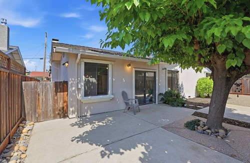 Dublin House | Modern 3BR Dublin - Office, Laundry & Private Yard