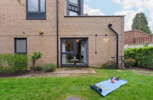 Ashford Apartment | Modern 3BR Flat quick links to LDN and Heathrow