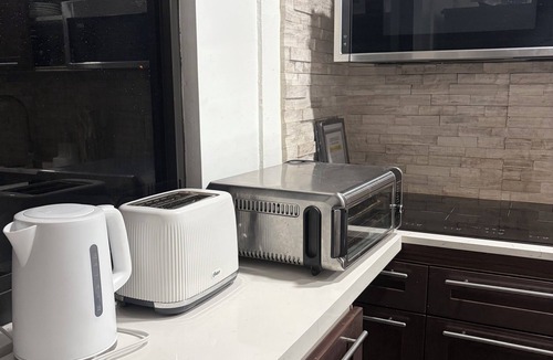 Buena Vista Apartment | Modern 3BR for 11 | Design District | Free Parking x2