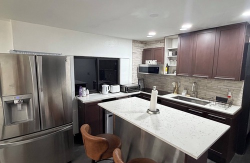 Buena Vista Apartment | Modern 3BR for 11 | Design District | Free Parking x2