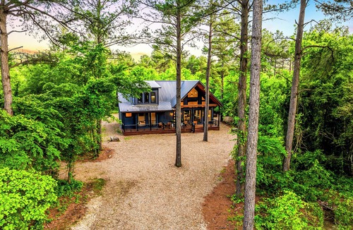 Pickens Cabin | Modern 3BR Haven! Shuffleboard, Playset, 2 Arcades
