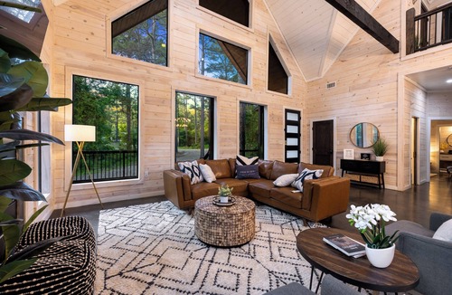 Pickens Cabin | Modern 3BR Haven! Shuffleboard, Playset, 2 Arcades