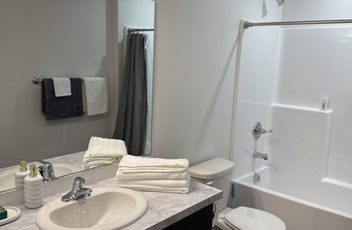 Umatilla House | Modern 3BR Home Brand New Build Pet-Friendly Near Amazon & Columbia River
