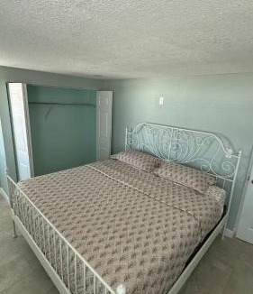 Riverview House | Modern 3BR Home in secure neighborhood with Free Parking & WiFi