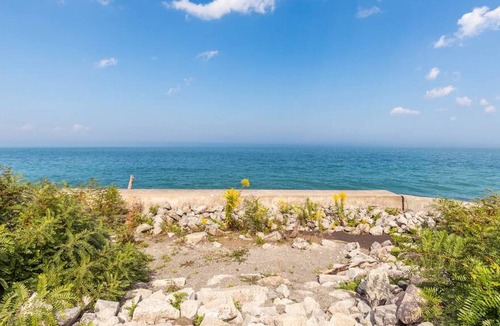 Stoney Creek Apartment | Modern 3BR House Steps to the Beach
