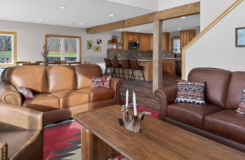 Onamia Villa | Modern 3BR Lakefront Townhome Izatys Golf & Mille Lacs