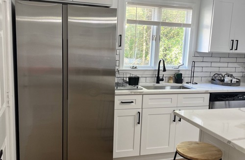 Springfield House | Modern 3BR Near Six Flags, Big E, major Hospitals & Museums