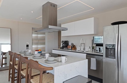 Flamingos Condo | Modern 3BR Oasis | Rooftop Pool | Steps to Beach
