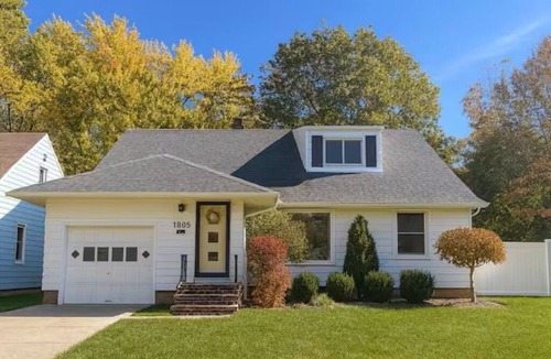 South Euclid House | Modern 3BR + Office Dog-Friendly w/Fenced Yard