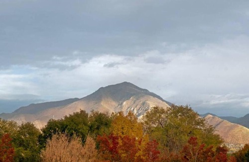 South Salt Lake House | Modern 3BR Retreat Mtn Views & Garage Parking