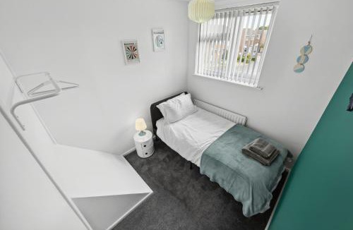 Royal Leamington Spa House | Modern 3BR, Sleeps 6, Great for groups, free parking, fast WiFi