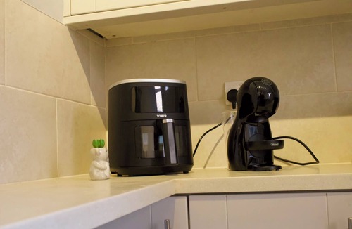 Levenshulme House | Modern 3BR Stay for 8 | Easy City Access + Parking + Pool Table for Family Fun