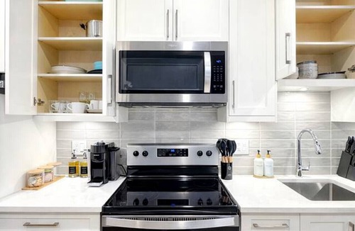 Marpole House | Modern 3BR Suite| 10 Min To YVR and Downtown| WiFi