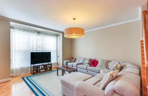 Herndon House | Modern 3BR Townhome | 3 Mi to Dulles & Reston TC