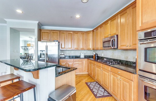 Herndon House | Modern 3BR Townhome | 3 Mi to Dulles & Reston TC
