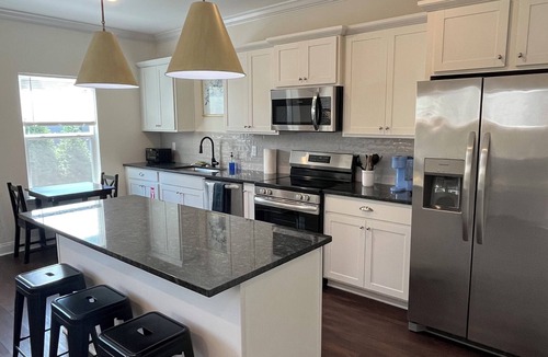 Lupton City House | Modern 3BR Townhome Near Downtown Chattanooga