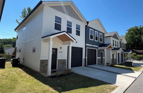 Lupton City House | Modern 3BR Townhome Near Downtown Chattanooga