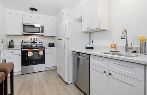 Mount Lebanon Villa | Modern 3BR Townhome in Mt. Lebanon | Garage + Easy City Access