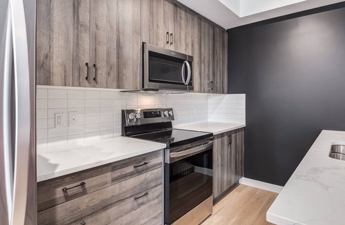 East Village Apartment | Modern 3BR unit in the heart of Calgaryn