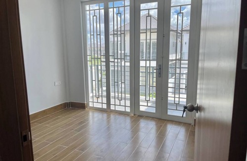 Ruessei Kaev Villa | Modern 3BR Villa with Balcony in Quiet Area