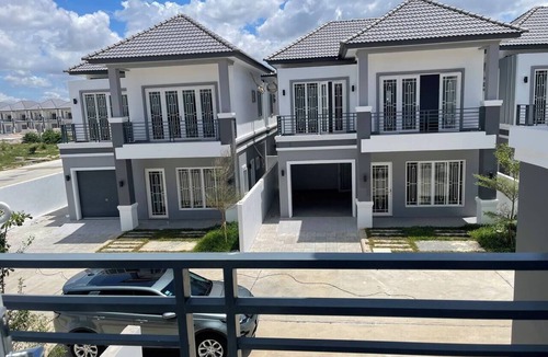 Ruessei Kaev Villa | Modern 3BR Villa with Balcony in Quiet Area