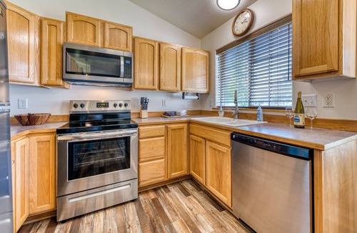 Hamilton House | Modern 3BR w/Mountain Views Sleeps 8 2 car garage plus extra parking