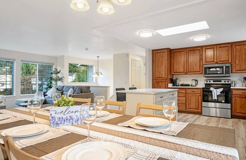 Mountlake Terrace House | Modern 3BR w/Backyard | 5 Mins to Transit Center