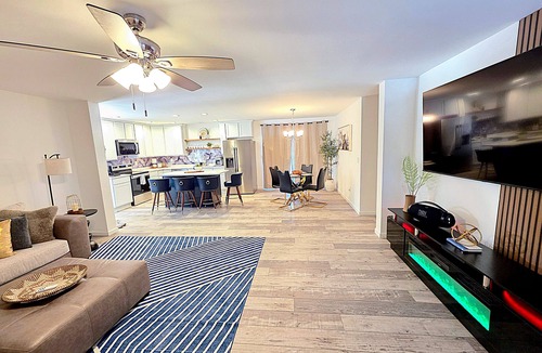 Clifton Park House | Modern 3BR Wellness Retreat w/Jacuzzi, Infrared & wood burning Saunas, EV-Charge