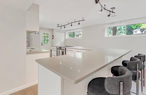 Park Forest Village House | Modern 3BR With Big Kitchen & TV Rm