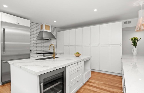 Weston House | Modern 4 bed 4.5 bath w hot tub & heated pool close to beach