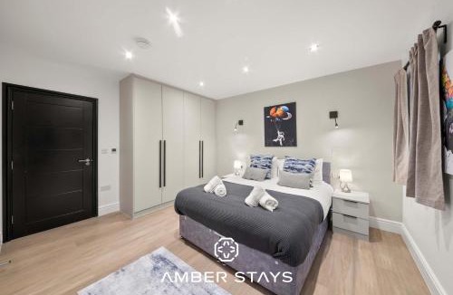 Reading House | Modern 4 Bed 4 Bath Home in Reading Perfect for Business and Contractors with Free Parking!